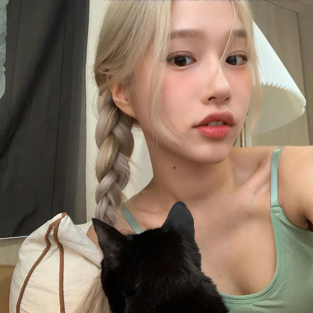 龙纹身的女孩
